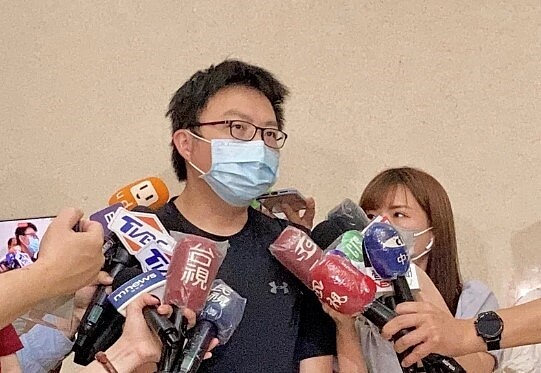 恩恩爸深夜發文,提出國賠索賠1元,並引述聖經表示:神與我們全家同在。圖/聯合報