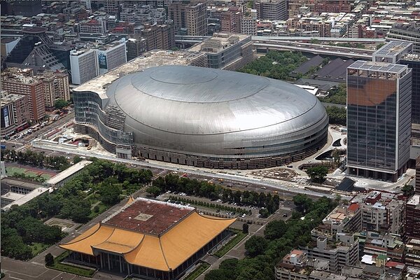 SOGO與遠雄巨蛋完成簽署契約，以「遠東SOGO CITY」為名，進駐台北大巨蛋營運4.2萬坪商場面積，預計2024年第四季後陸續開幕。圖／聯合報資料照