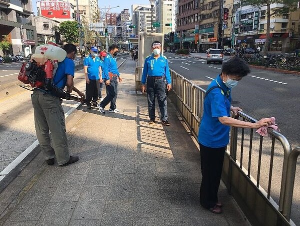 臺北市中正區頂東里疫情消毒。圖/取自「臺北市鄰里服務網」