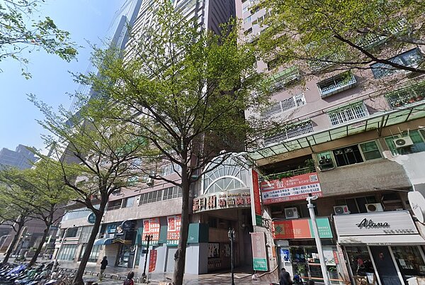 「新光諾貝爾大樓」隨著亞洲新灣區的發展,房價呈倍數成長。圖/Google Map