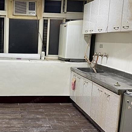 不思議格局「窗台上擺洗衣機」有人要租！　網錯愕：輕功了得