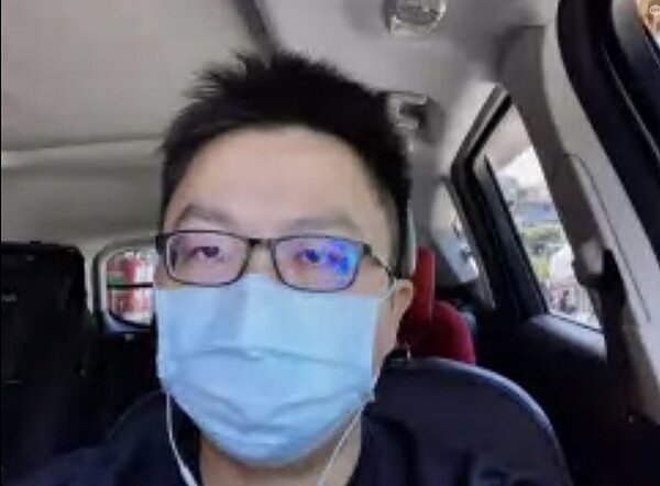 恩恩爸指出,很早之前跟市府人員碰面時,因為拿不到資料,就有內部官員對他說:「那你直接提告吧」。記者江婉儀/攝影