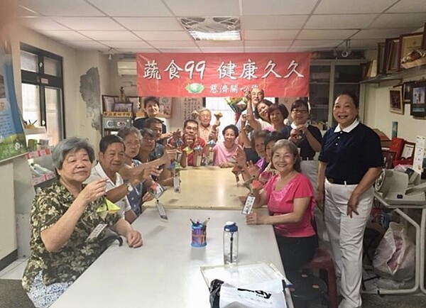 與慈濟合作的蔬食共餐活動。圖/蘇淑芳里長提供