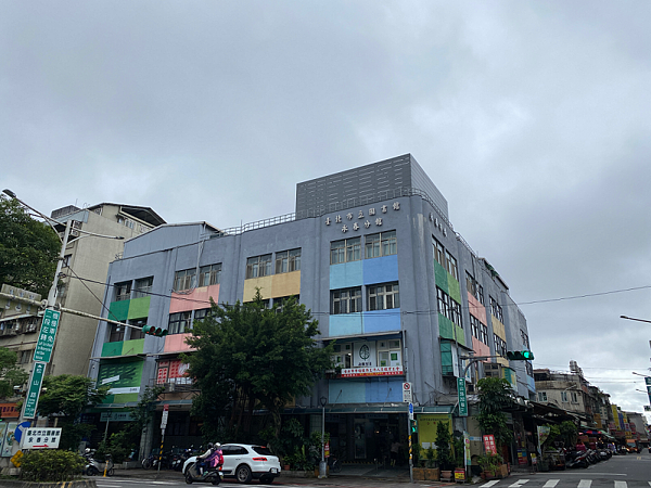 臺北市信義區四維里永春市場外觀。圖/王若茵攝