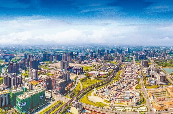 桃園青埔重大建設多，加上高鐵直達台北僅要20分鐘左右，房價漲勢驚人。（興富發提供）