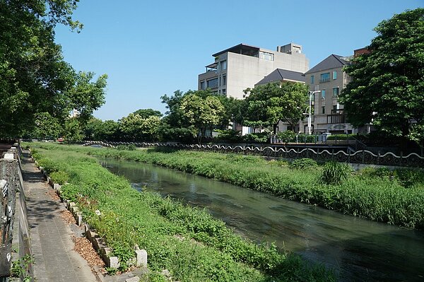 新竹縣政府預計向中央爭取2億元經費整治豆子埔溪，若計畫順利，預計明年2月開工、後年完工，要媲美韓國清溪川，成為新竹縣亮點。記者王淑君／攝影