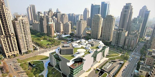 上半年全台商用不動產成交額僅740億元,比2021年同期下滑12%。圖為商用不動產市場示意圖。圖/中時電子報資料照片