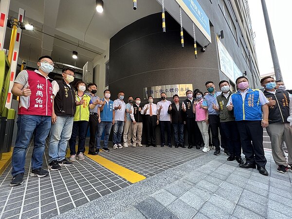 自強七街立體停車場BOT案順利落成,於1日舉辦啟用典禮。圖/新竹縣政府提供