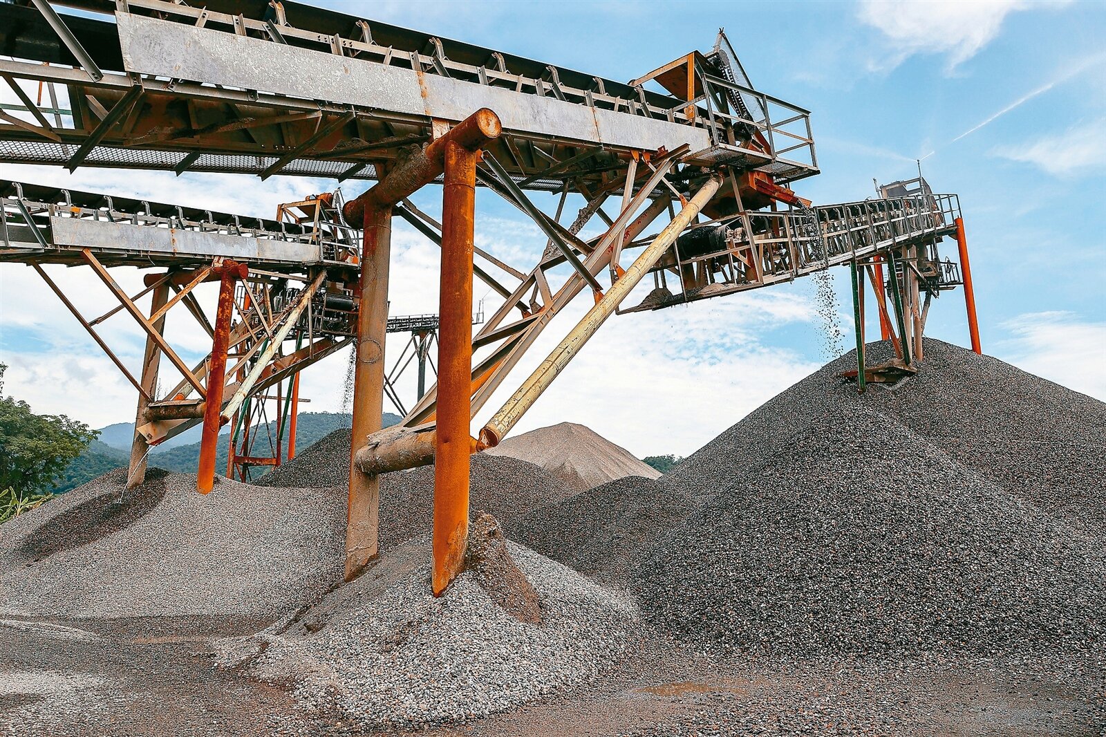 為防止競標造成哄抬,行政院近年將砂石買賣改為採售分離、固定價格讓售。記者余承翰/攝影