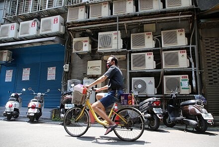 7月電價調漲，恐再推升物價，失業率持續攀高，5月痛苦指數升至7.07%。（本報系資料庫）