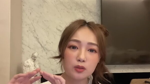 藝人丫頭(詹子晴)近來傳出體內長了5.8公分的腫瘤。圖/擷自小晴人BabyChing YouTube