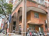 高雄老舊大樓磁磚剝落　隱憂風險多