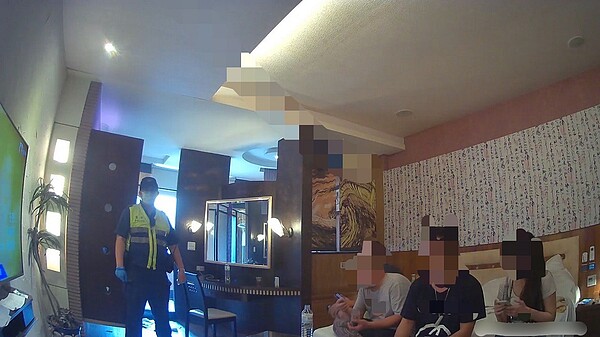 台南市吳姓男子等3男1女,在北區出租套房拉K被警方查獲送辦。記者黃宣翰/翻攝