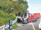 國道貨車追撞1死　單車翁橫越路口遭撞斃