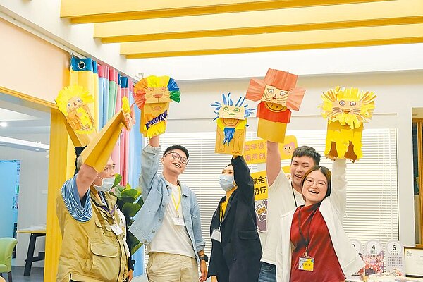 新北跨世代共居計畫,將陸續擴大規模,希望促進青年與銀髮族彼此互動了解。(新北市城鄉局提供/葉德正新北傳真)