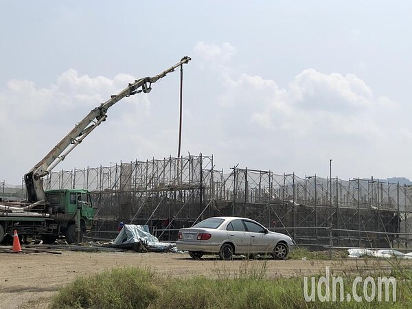 受新冠肺炎疫情影響,建築原物料、勞工短缺,導致工程受影響。圖/聯合報系資料照