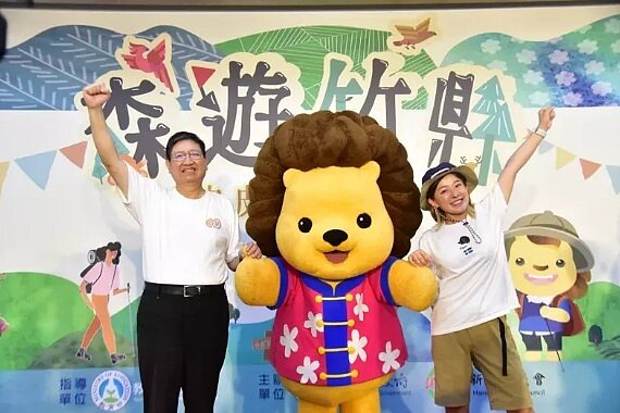 新竹縣長楊文科(左)已連續4年獲得非六都招商王。圖/縣府提供