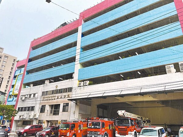 新北市泰山區義學立體停車場頂樓將設置太陽能光電系統,地方認為有疑慮。(議員賴秋媚辦公室提供/黃敬文新北傳真)