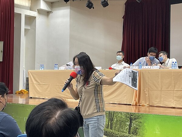 地主李小姐表明應比照市地重劃,否則「不給政府收」。記者劉懿萱/攝影