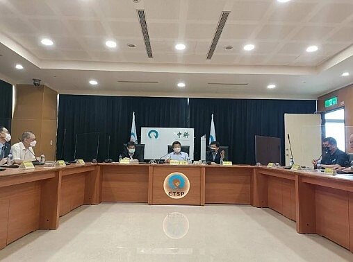 為解決中科園區二期台積電落腳台中爭議 ,立法院副院長蔡其昌和立委張廖萬堅昨邀相關單位在中科管理局開協調會。圖/立法院副院長蔡其昌辦公室提供