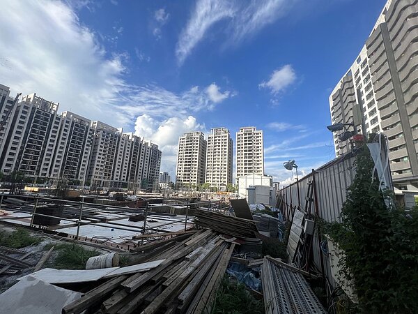 三發地產在高雄仁武澄德特區推出的「首席大院」百億造鎮案,占地3711坪。記者王昭月/攝影