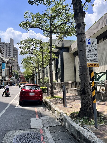 新北路邊停車智慧管理，車格周轉率提升3倍。圖／新北市府提供