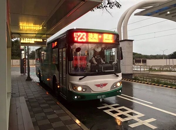 鐘鳴時表示，票價若有調整需要，公會便會提報計畫給各地方政府審議。圖／新北市交通局提供