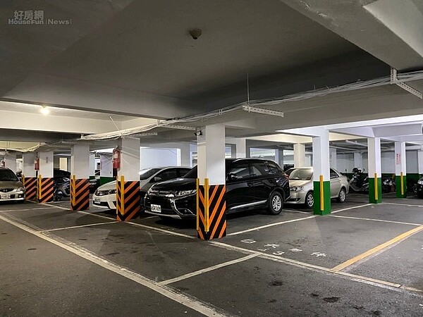 停車場 停車位 平面停車場。圖/好房網News記者嚴鈺雯攝
