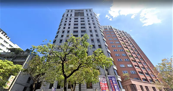 北市中華路「敦年凱旋大道」14樓頂樓戶交易,總價1.64億元,比對前手屋主取得價格2.5億元,總價大減8600萬元。圖/取自Google Maps