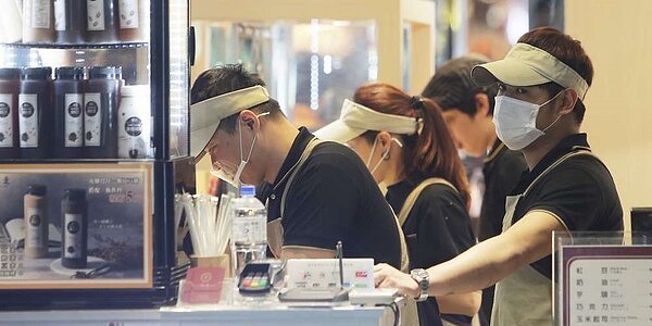 疫情恐慌度降低,小雞上工統計7、8月職缺估增25%,餐飲業工作機會最多。圖/中時報資料照片