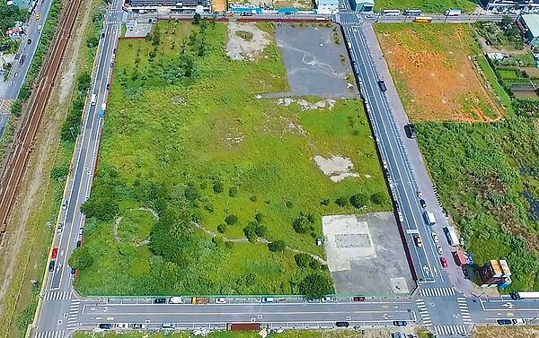 為解決鶯歌鳳鳴地區淹水問題,新北市和桃園市一同規畫「鳳鳴滯洪池計畫」,不過滯洪池工程總經費近期暴增近2億元,地方擔憂工程進度受影響。(新北市水利局提供/蔡雯如新北傳真)