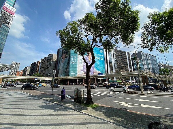 世貿人行天橋將退役,7月15日夜間開始拆除。圖/台北市政府提供