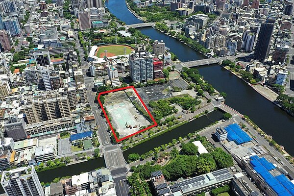 高雄七賢國中舊址(東側)土地將作為公辦社會住宅基地及抵價地。圖/高市地政局提供