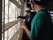 防建築工地假日「出包」　高市勞工局長率隊突檢罰2案