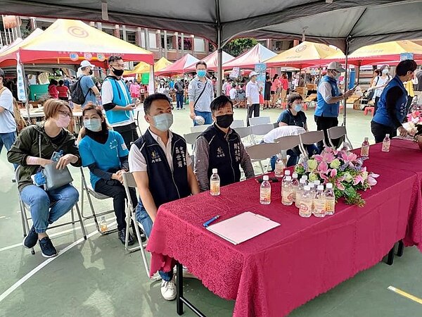 允強里長參加母親節慶祝大會。圖／取自金龍里森呼吸臉書
