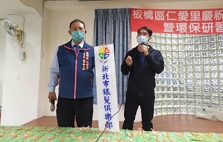 母親節活動在銀髮俱樂部據點中舉辦。圖／截自葉中正服務團隊粉專