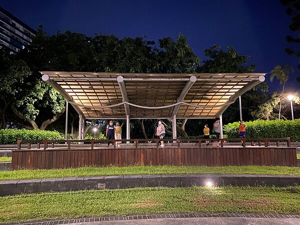 榮星花園公園是一座在地人多，使用率高的公園，並且公園有足寬廣的空間舉辦活動。圖／鄭曉雯攝