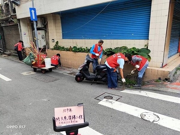 新生里熱情的志工團。圖／擷取自中山區新生里Line群組