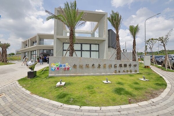 歷經6年規劃開發到完工的「南投旺來產業園區」，吸引卜蜂、微熱山丘、三點一刻、先麥食品和愛妮雅等知名企業購地進駐。圖／南投縣府提供