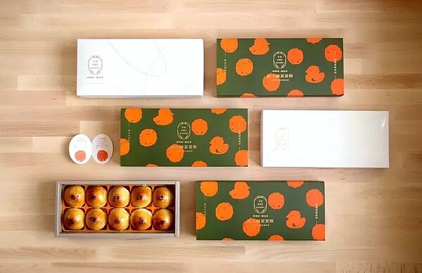 陳耀訓・麵包埠紅土蛋黃酥禮盒7月12日中午12點30分在拓元售票系統一開賣,便瞬間完售。圖/翻攝自陳耀訓・麵包埠臉書粉絲專頁