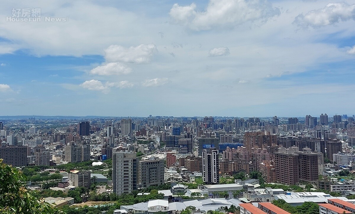 在經濟情勢不穩、央行升息、房市政策抑制...等因素下,導致房市買氣下降,而短中期房市會怎麼走也是許多人關注焦點。圖/好房網News記者林和謙/攝