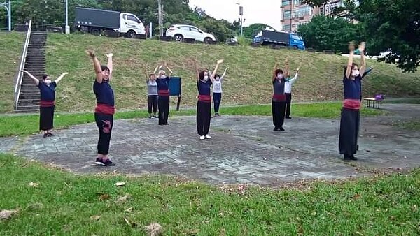 紓壓放鬆，攝下美好生活影像。圖／里辦提供。