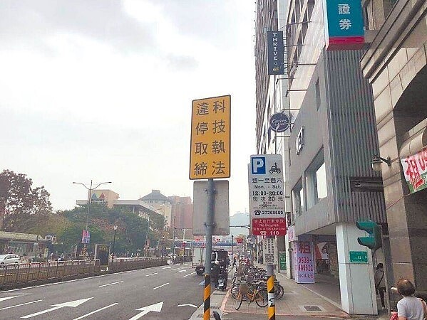 北捷公館站啟用科技執法抓違停,10天揪526件,汽機車都有。圖/交通警察大隊提供