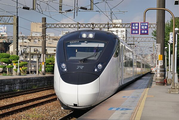 台鐵委外進行票價改善研究,傳出若以報酬率設定3%至5%來試算,台鐵票價調整後可翻倍,但尚未定案。記者盧逸峰/攝影