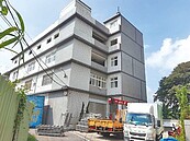 擬設5萬個牌位　鶯歌民宅4樓違建遭拆除