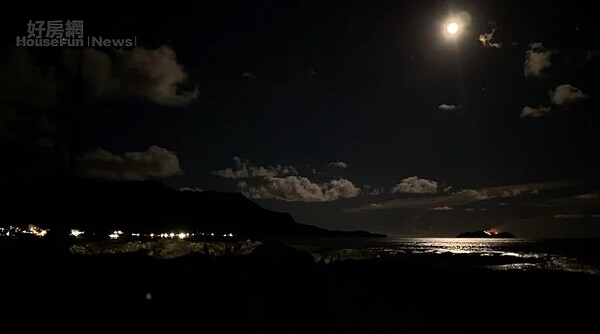 台東蘭嶼無人島「小蘭嶼」昨晚傳出火警，所幸火勢自行熄滅。蘭嶼消防分隊表示，因島上無人居住，沒有安全虞慮。圖光／讀者提供