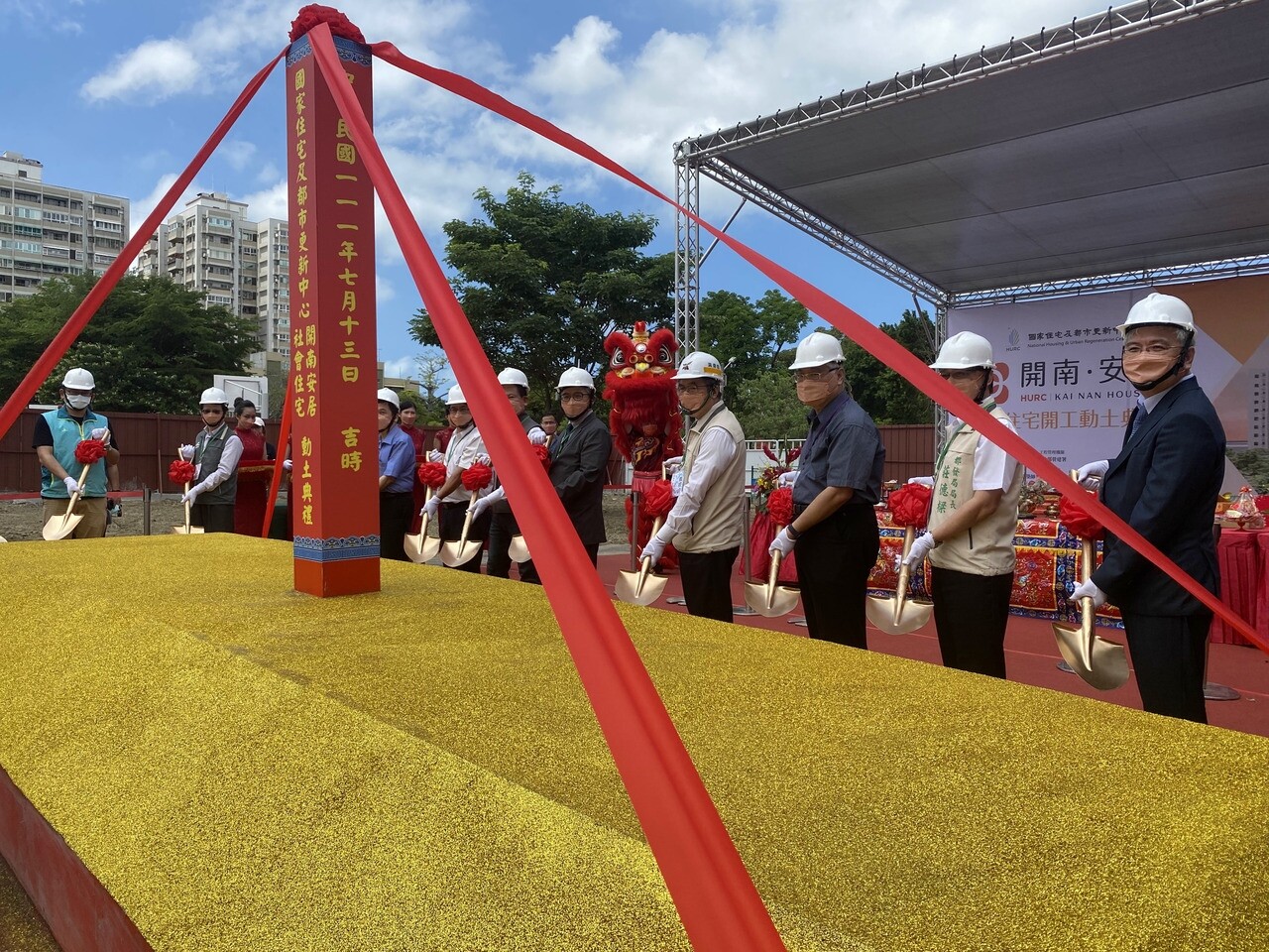 台南市南區社會住宅上午動工，內政部次長花敬群等人參與。記者修瑞瑩／攝影 