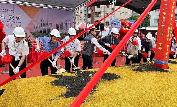 開南安居社宅正式動工，未來將提供300戶社宅單元，預計2025年底完工。圖／國家住都中心提供