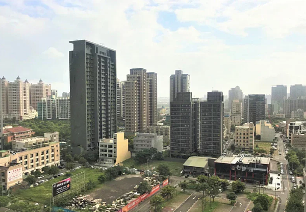 財政部公布今年全國有超過52萬人持有非自住住家房屋,比去年的50萬人還增加2萬人。圖/聯合資料照