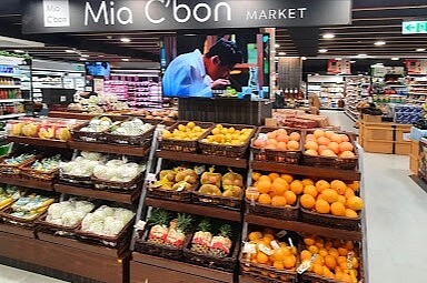 家樂福併購牛奶國際旗下台灣頂好超市、JASONS超市後,歷經一年多,頂好超市全換「家樂福超市」招牌,JASONS則自5月更名為「Mia C’bon」。圖/翻攝自Google map